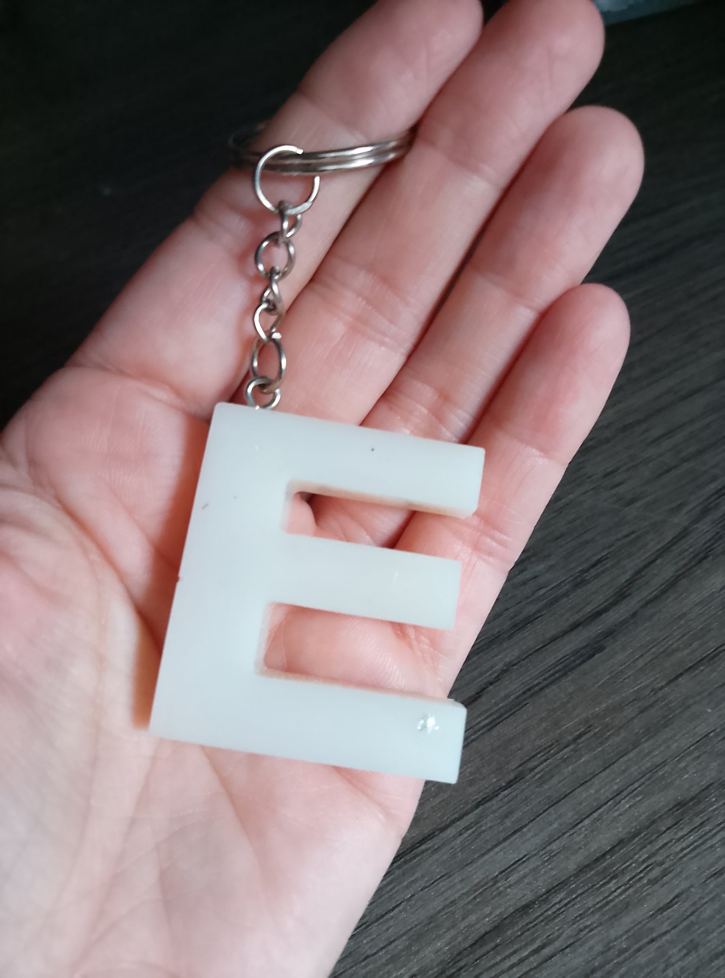 porte clé E blanc