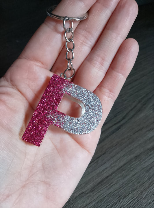 porte clé P gris rose