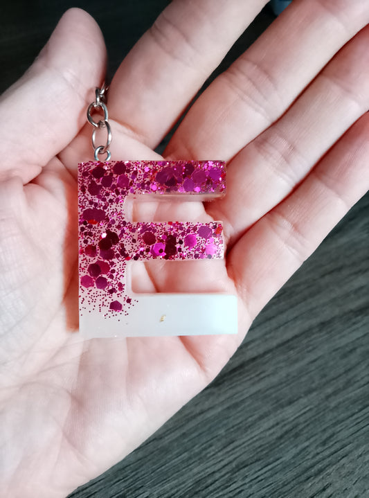 porte clé E blanc et rose